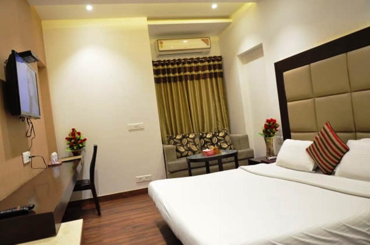 Hotel Vipul Grand Gurgaon Zewnętrze zdjęcie