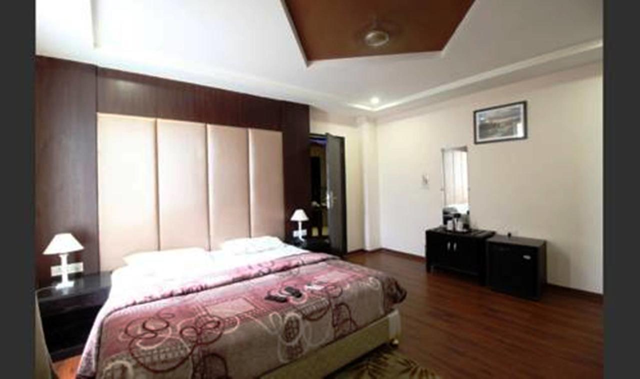 Hotel Vipul Grand Gurgaon Zewnętrze zdjęcie