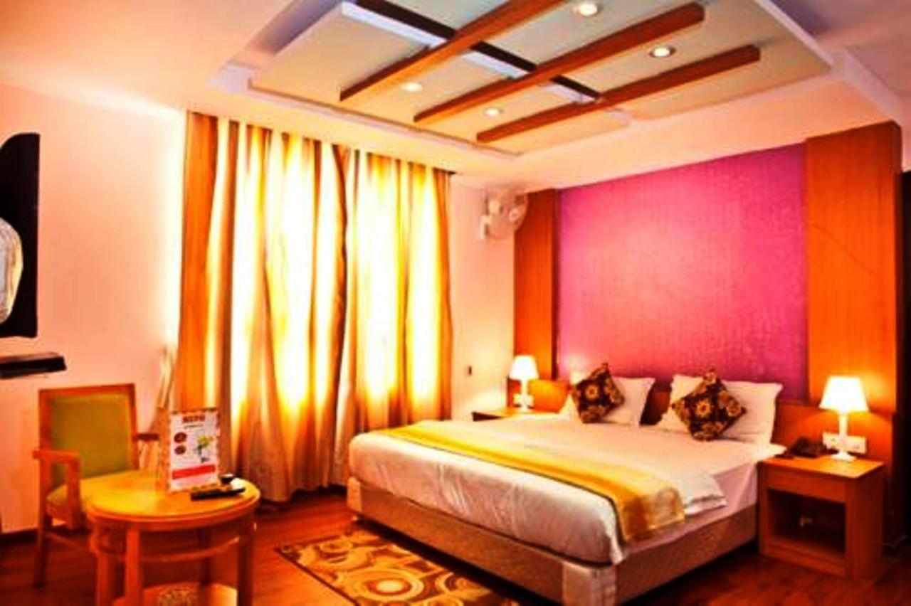 Hotel Vipul Grand Gurgaon Zewnętrze zdjęcie