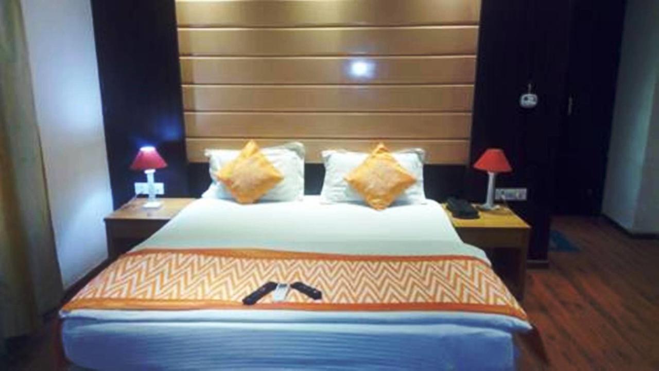 Hotel Vipul Grand Gurgaon Zewnętrze zdjęcie