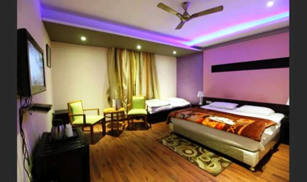 Hotel Vipul Grand Gurgaon Zewnętrze zdjęcie
