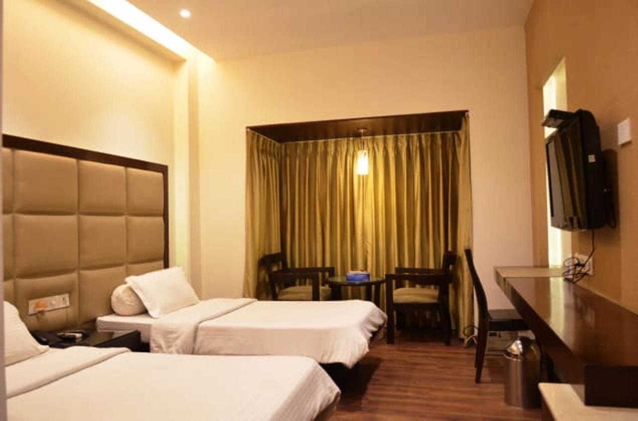Hotel Vipul Grand Gurgaon Zewnętrze zdjęcie