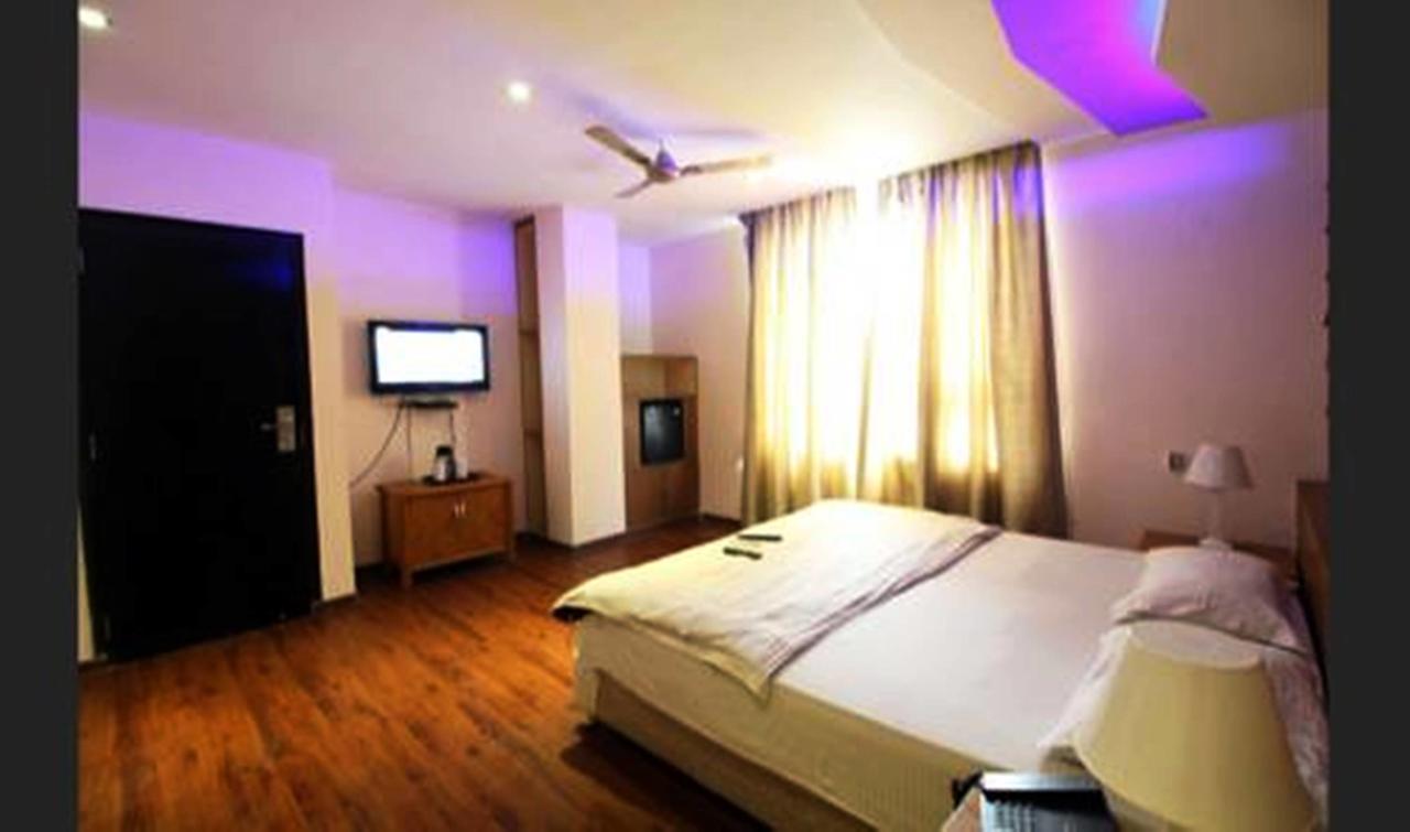 Hotel Vipul Grand Gurgaon Zewnętrze zdjęcie