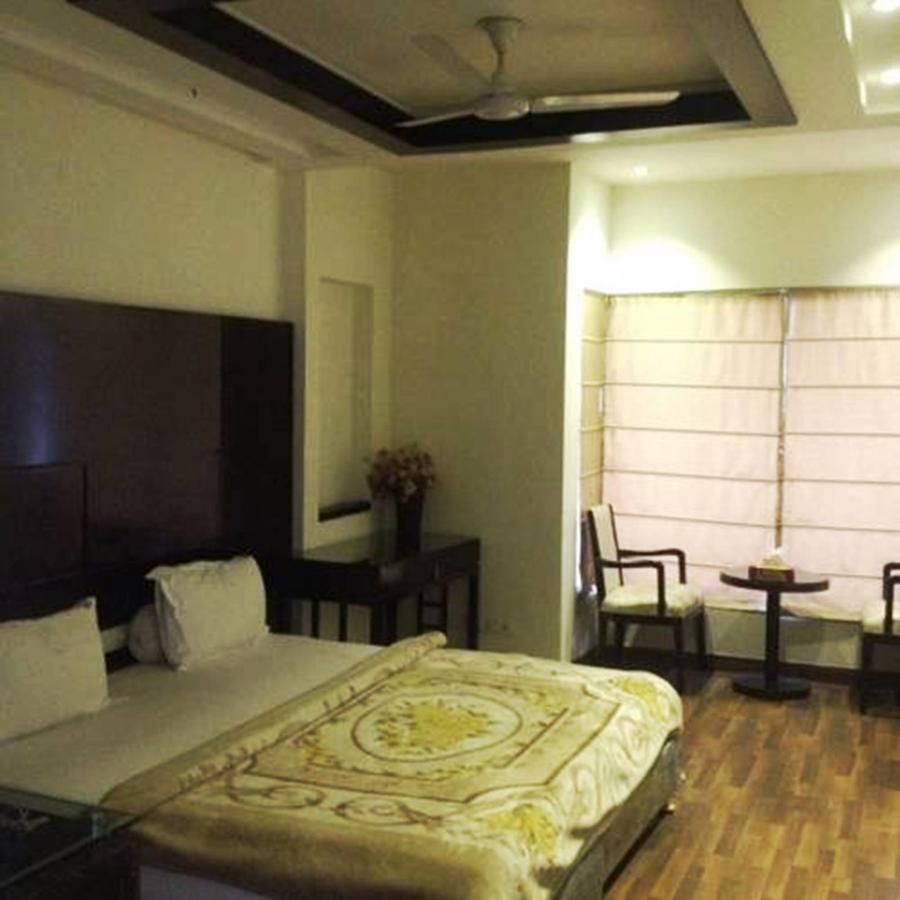 Hotel Vipul Grand Gurgaon Zewnętrze zdjęcie