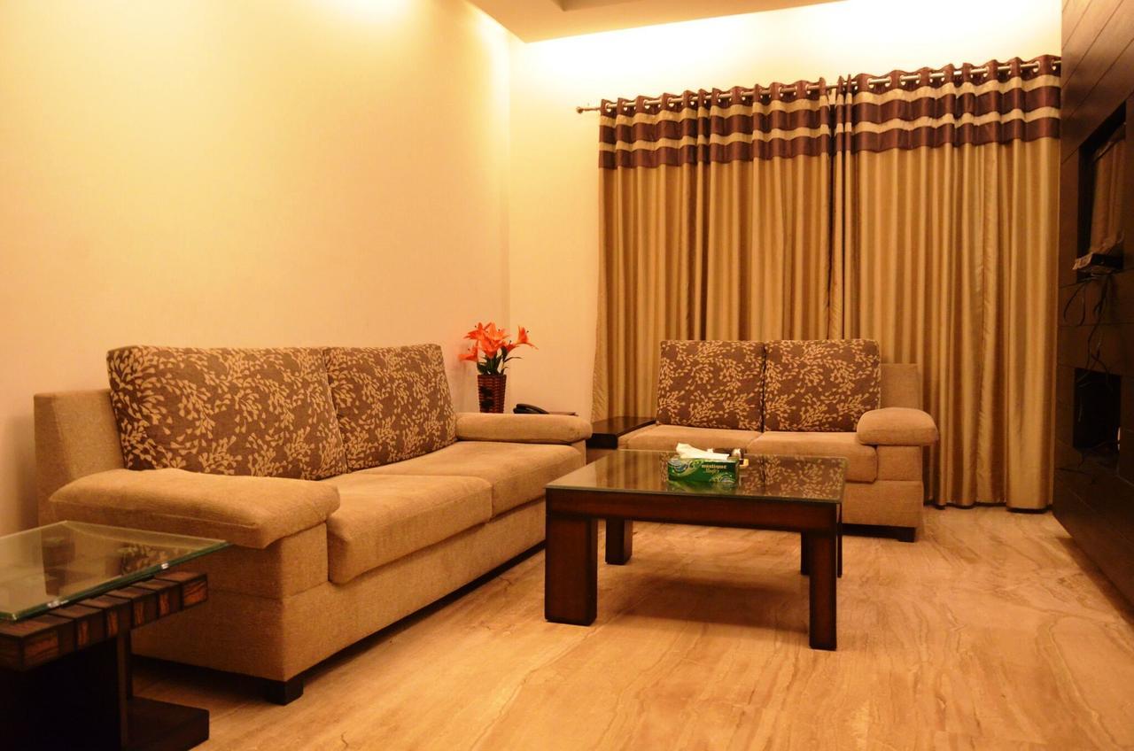 Hotel Vipul Grand Gurgaon Zewnętrze zdjęcie