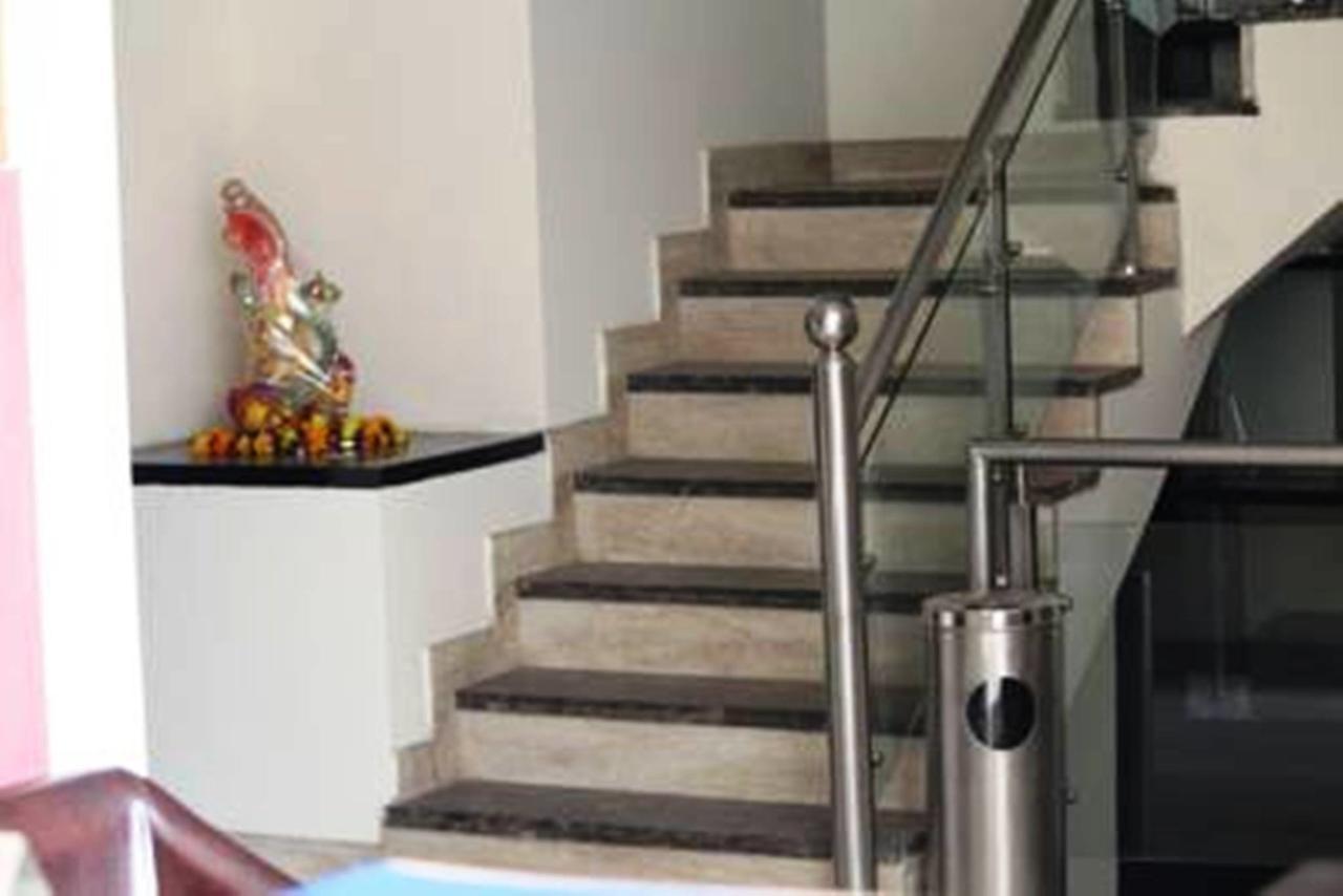 Hotel Vipul Grand Gurgaon Zewnętrze zdjęcie